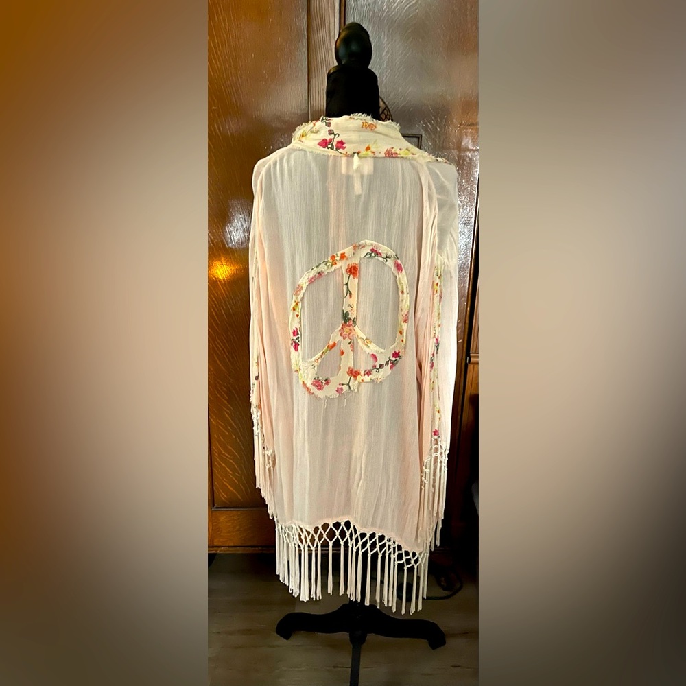 Z&L Europe Boutique Boho Peace Kimono w/ Patchwork Detailing & Fringe ✌🏼☮️🕊️